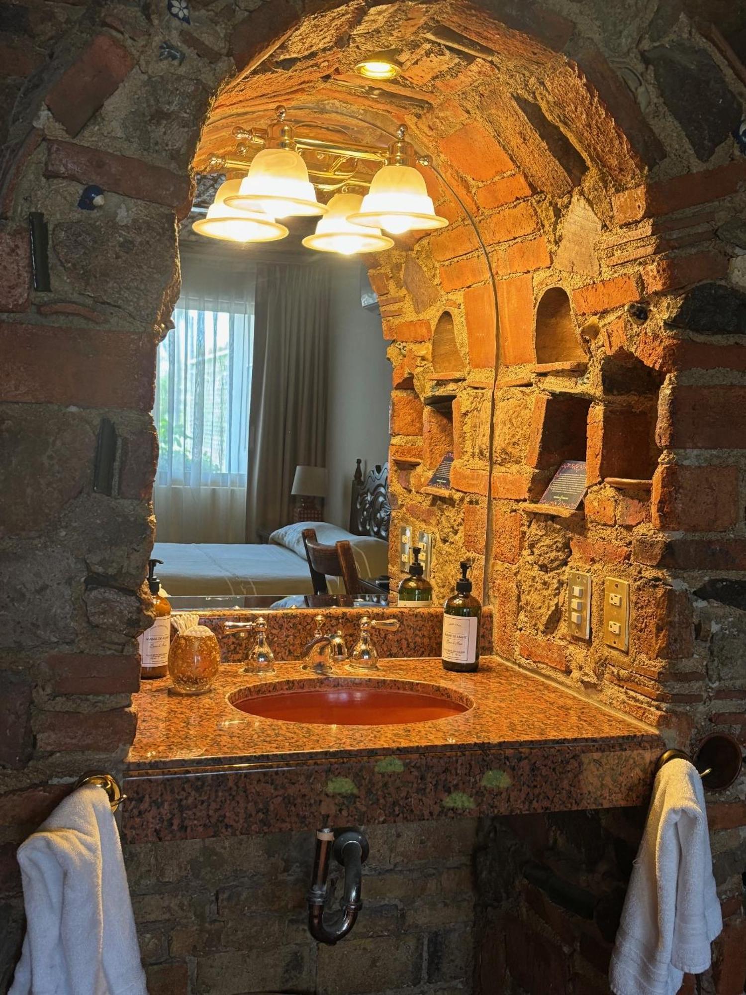 Quinta Don Jose Boutique Hotel Tlaquepaque Room photo